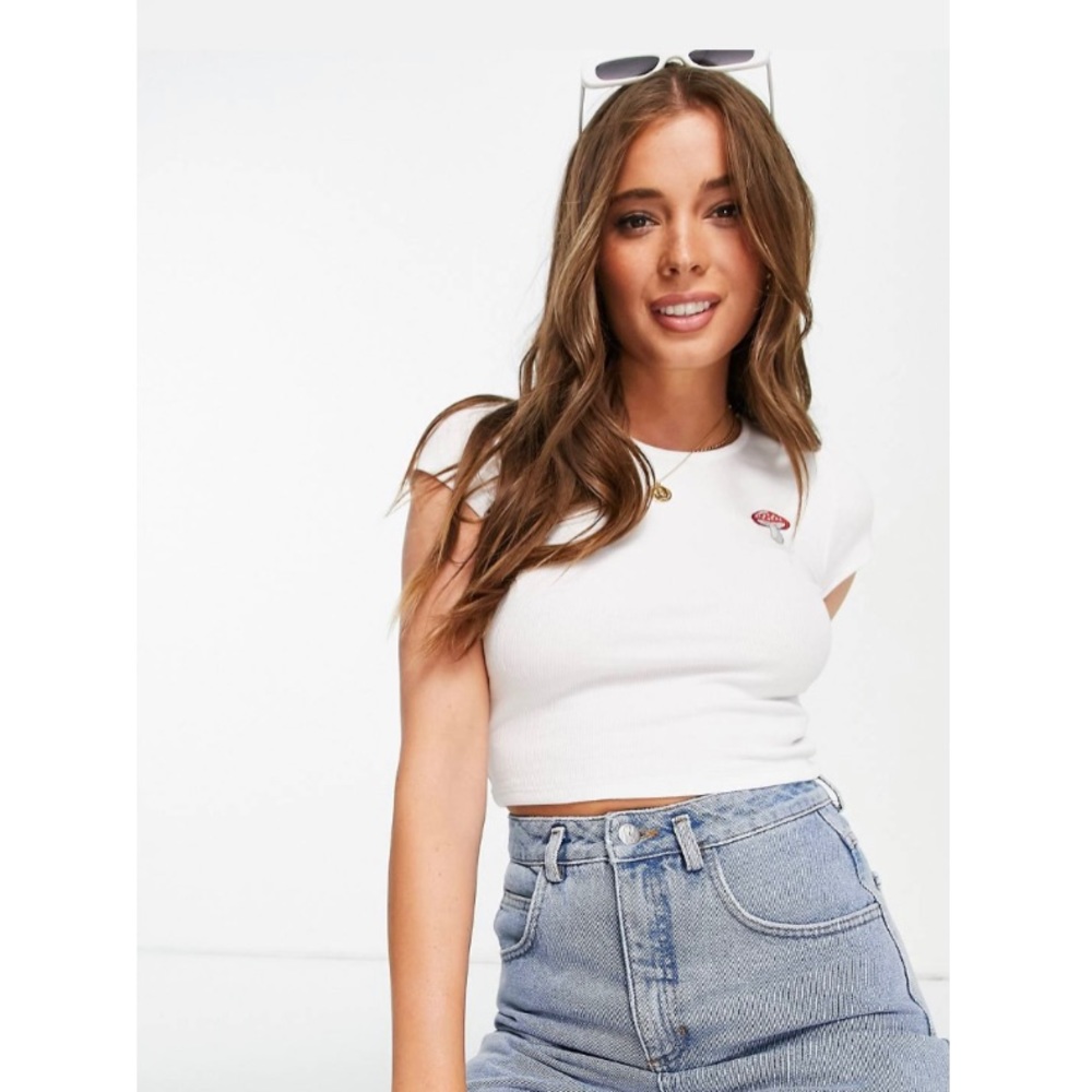 New Look Mushroom Embroidery Shrunken T-shirt in White